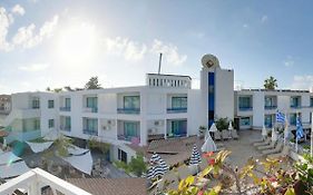 Nereus Hotel In Paphos 3*